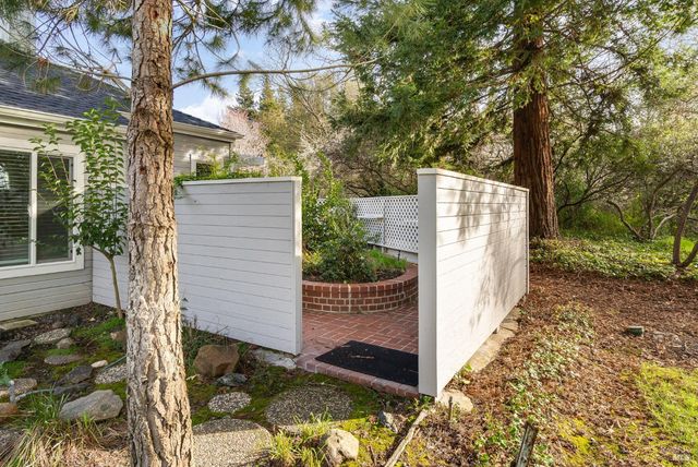 2322 Lakeview Dr, Santa Rosa, CA 95405