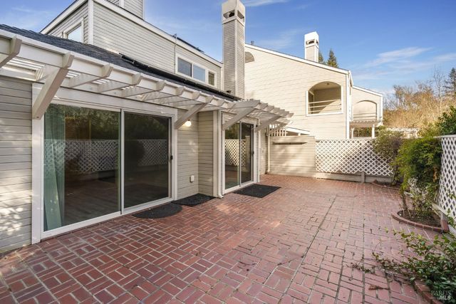 2322 Lakeview Dr, Santa Rosa, CA 95405