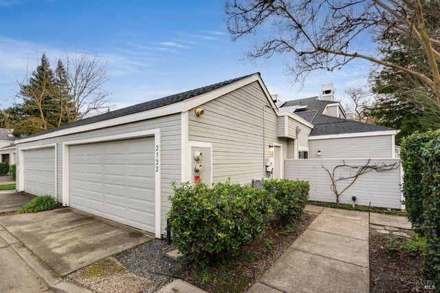 2322 Lakeview Dr, Santa Rosa, CA 95405