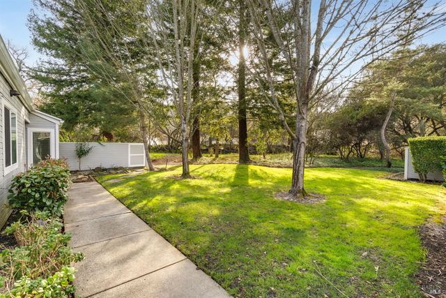 2322 Lakeview Dr, Santa Rosa, CA 95405