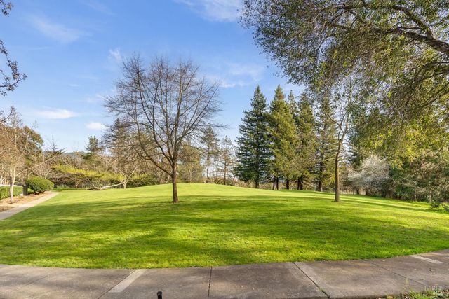 2322 Lakeview Dr, Santa Rosa, CA 95405