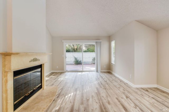 2322 Lakeview Dr, Santa Rosa, CA 95405