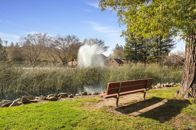 2322 Lakeview Dr, Santa Rosa, CA 95405