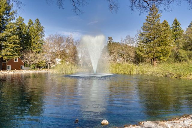 2322 Lakeview Dr, Santa Rosa, CA 95405