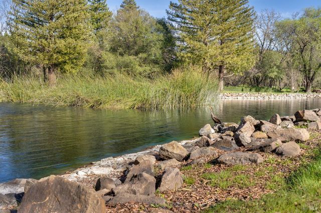 2322 Lakeview Dr, Santa Rosa, CA 95405