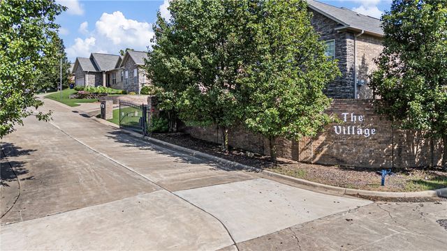 31 Village Court, Russellville, AR 72802
