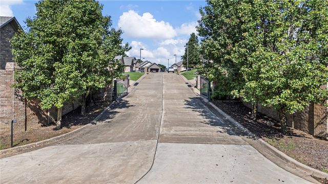 31 Village Court, Russellville, AR 72802