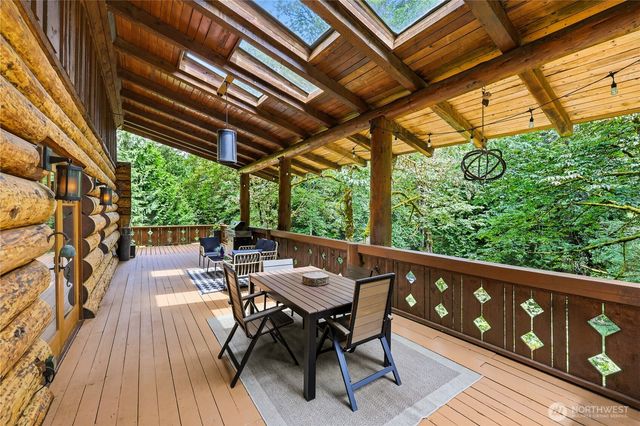5931 290th Avenue SE, Issaquah, WA 98027