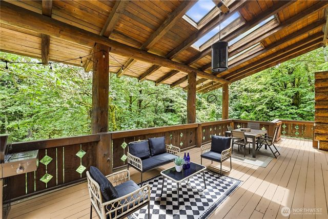 5931 290th Avenue SE, Issaquah, WA 98027