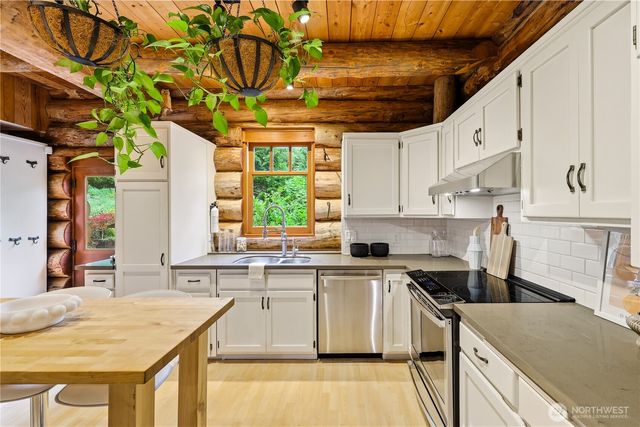 5931 290th Avenue SE, Issaquah, WA 98027
