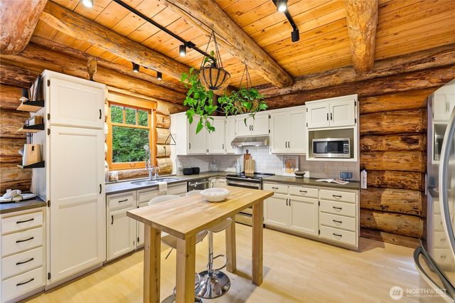 5931 290th Avenue SE, Issaquah, WA 98027