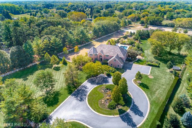 11 Moate Lane, Barrington Hills, IL 60010