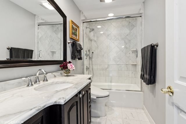 11 Moate Lane, Barrington Hills, IL 60010