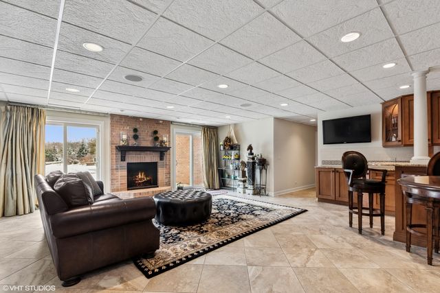 11 Moate Lane, Barrington Hills, IL 60010