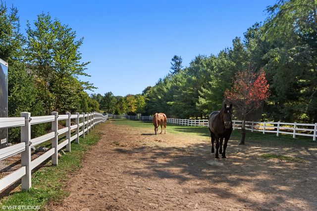 11 Moate Lane, Barrington Hills, IL 60010