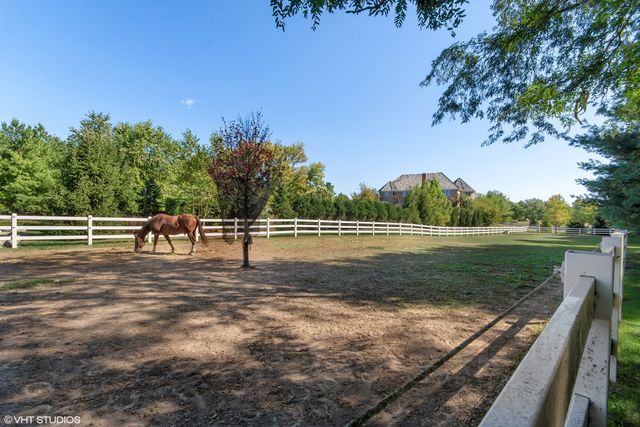 11 Moate Lane, Barrington Hills, IL 60010