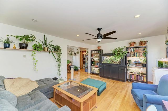 7453 N Sheridan Road 3B, Chicago, IL 60626