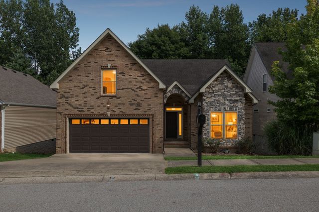 634 Hidden Valley Dr, Clarksville, TN 37040