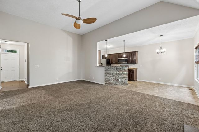 634 Hidden Valley Dr, Clarksville, TN 37040