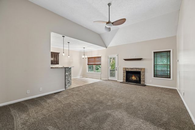 634 Hidden Valley Dr, Clarksville, TN 37040