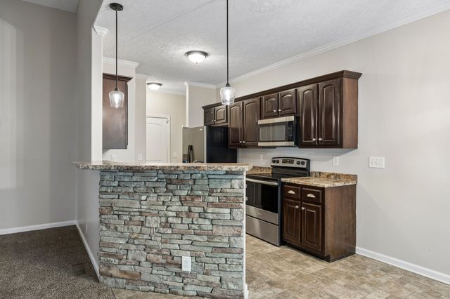 634 Hidden Valley Dr, Clarksville, TN 37040