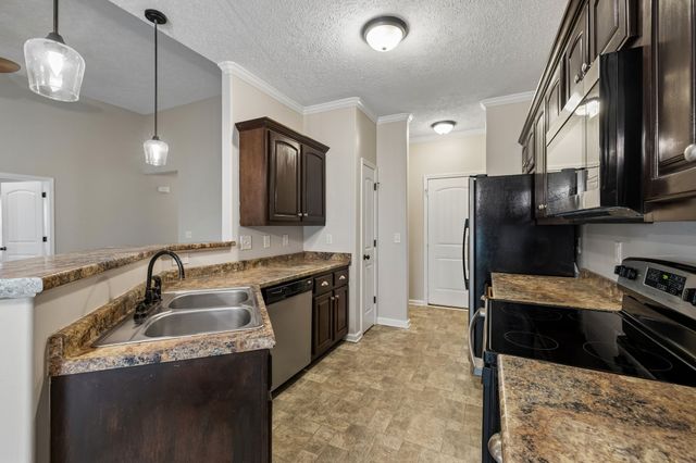 634 Hidden Valley Dr, Clarksville, TN 37040