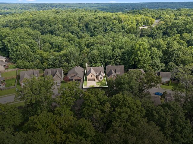 634 Hidden Valley Dr, Clarksville, TN 37040