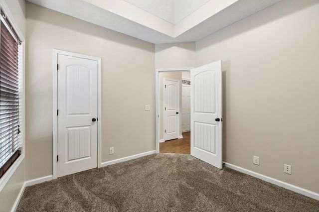 634 Hidden Valley Dr, Clarksville, TN 37040