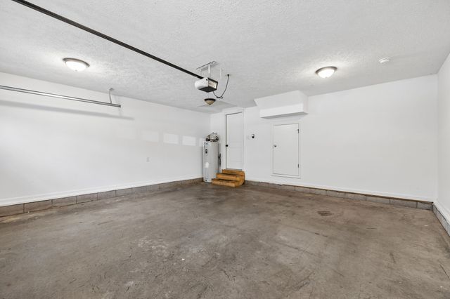 634 Hidden Valley Dr, Clarksville, TN 37040