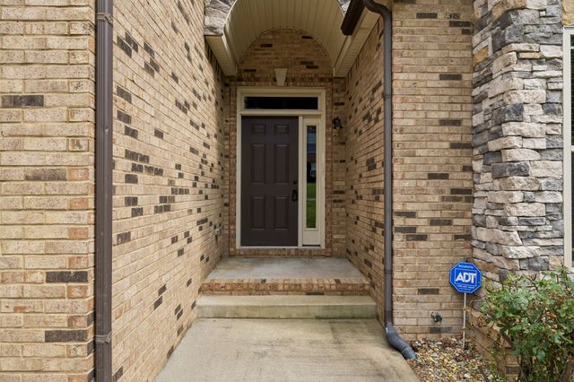 634 Hidden Valley Dr, Clarksville, TN 37040