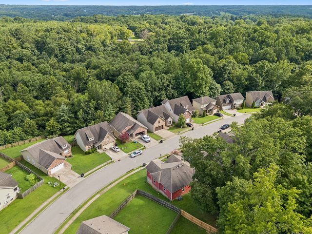 634 Hidden Valley Dr, Clarksville, TN 37040