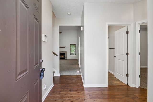 634 Hidden Valley Dr, Clarksville, TN 37040