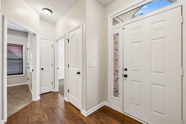 634 Hidden Valley Dr, Clarksville, TN 37040