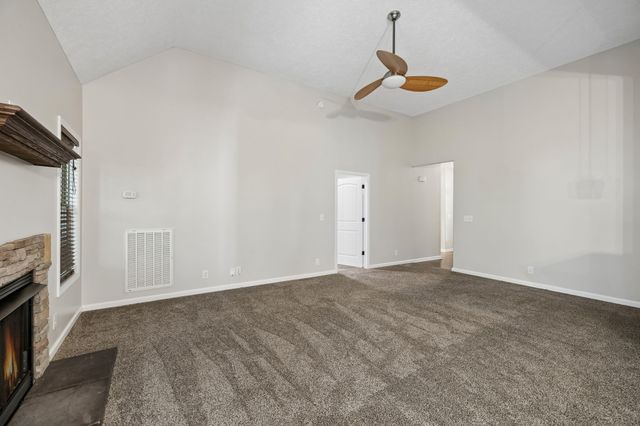 634 Hidden Valley Dr, Clarksville, TN 37040