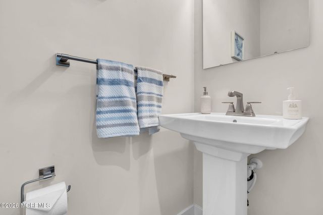 63 American Way, Cliffwood, NJ 07721