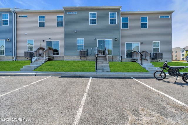 63 American Way, Cliffwood, NJ 07721