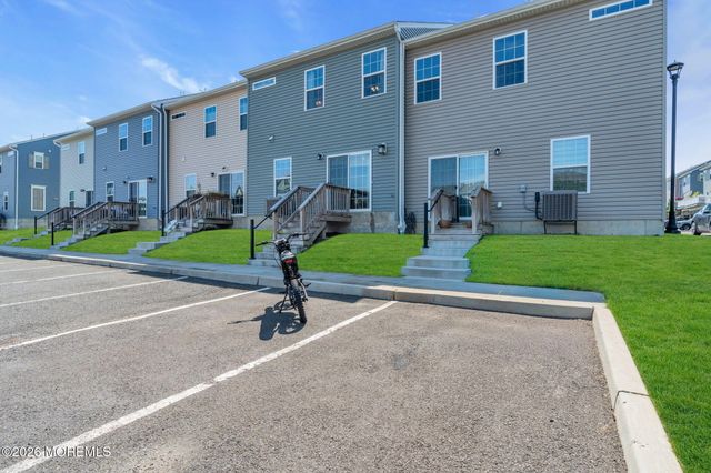 63 American Way, Cliffwood, NJ 07721