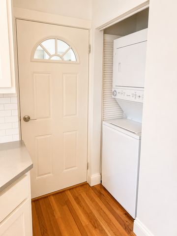 3040 N Milwaukee Avenue 2R, Chicago, IL 60618