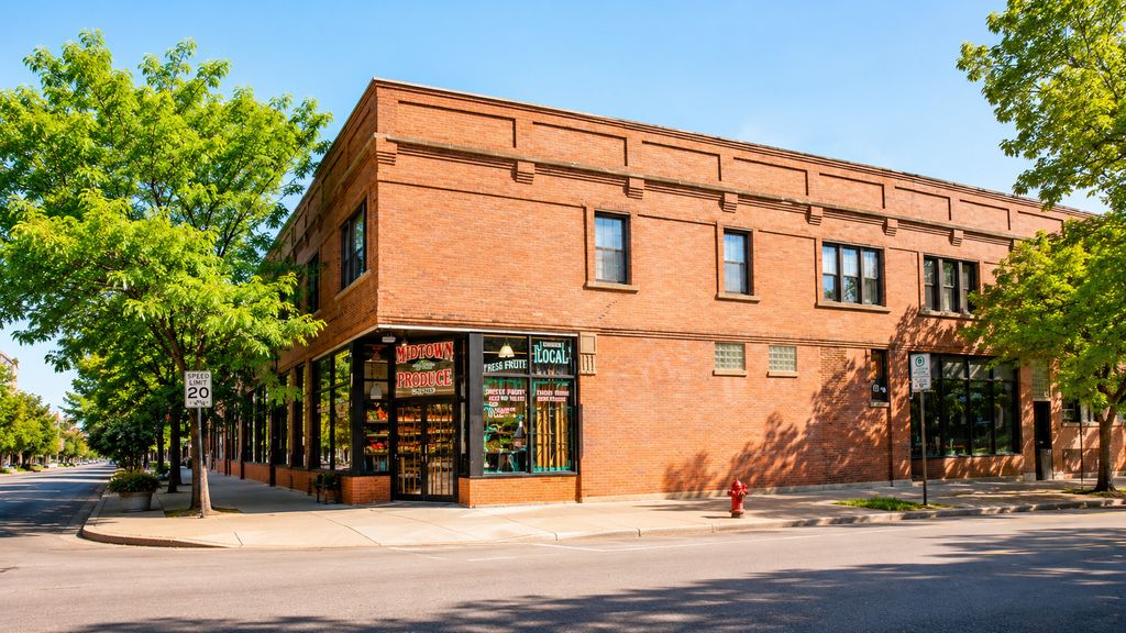 3040 N Milwaukee Avenue 2R, Chicago, IL 60618