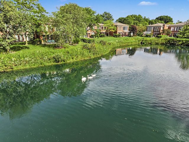 352 Kelburn Road 222, Deerfield, IL 60015
