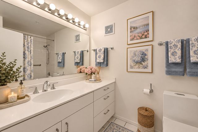 352 Kelburn Road 222, Deerfield, IL 60015