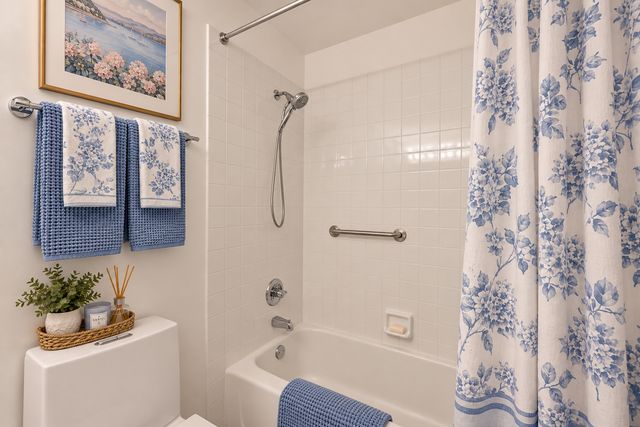 352 Kelburn Road 222, Deerfield, IL 60015