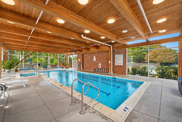 352 Kelburn Road 222, Deerfield, IL 60015