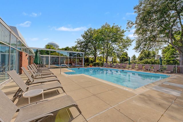 352 Kelburn Road 222, Deerfield, IL 60015