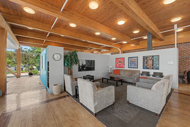 352 Kelburn Road 222, Deerfield, IL 60015