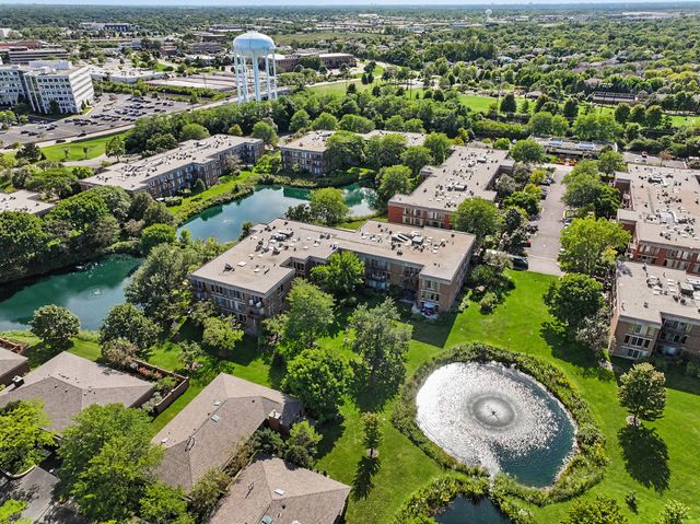 352 Kelburn Road 222, Deerfield, IL 60015