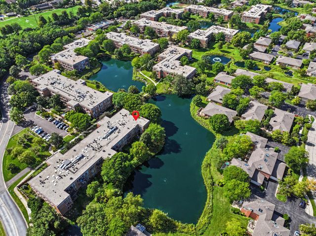 352 Kelburn Road 222, Deerfield, IL 60015