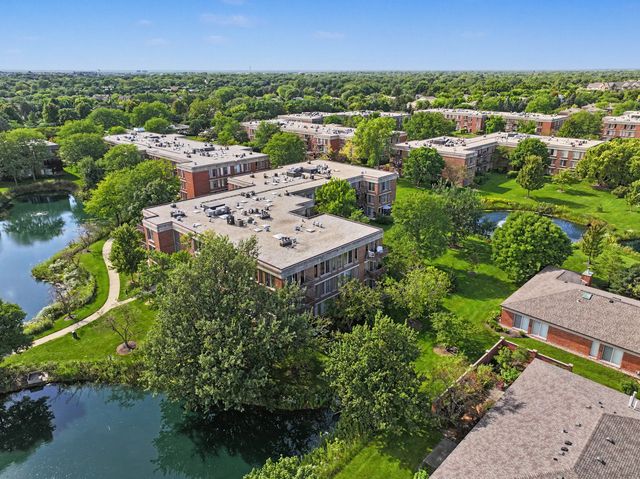 352 Kelburn Road 222, Deerfield, IL 60015
