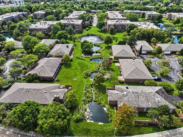 352 Kelburn Road 222, Deerfield, IL 60015
