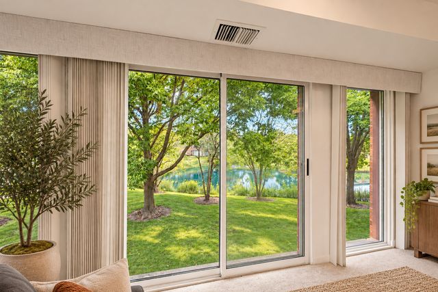 352 Kelburn Road 222, Deerfield, IL 60015